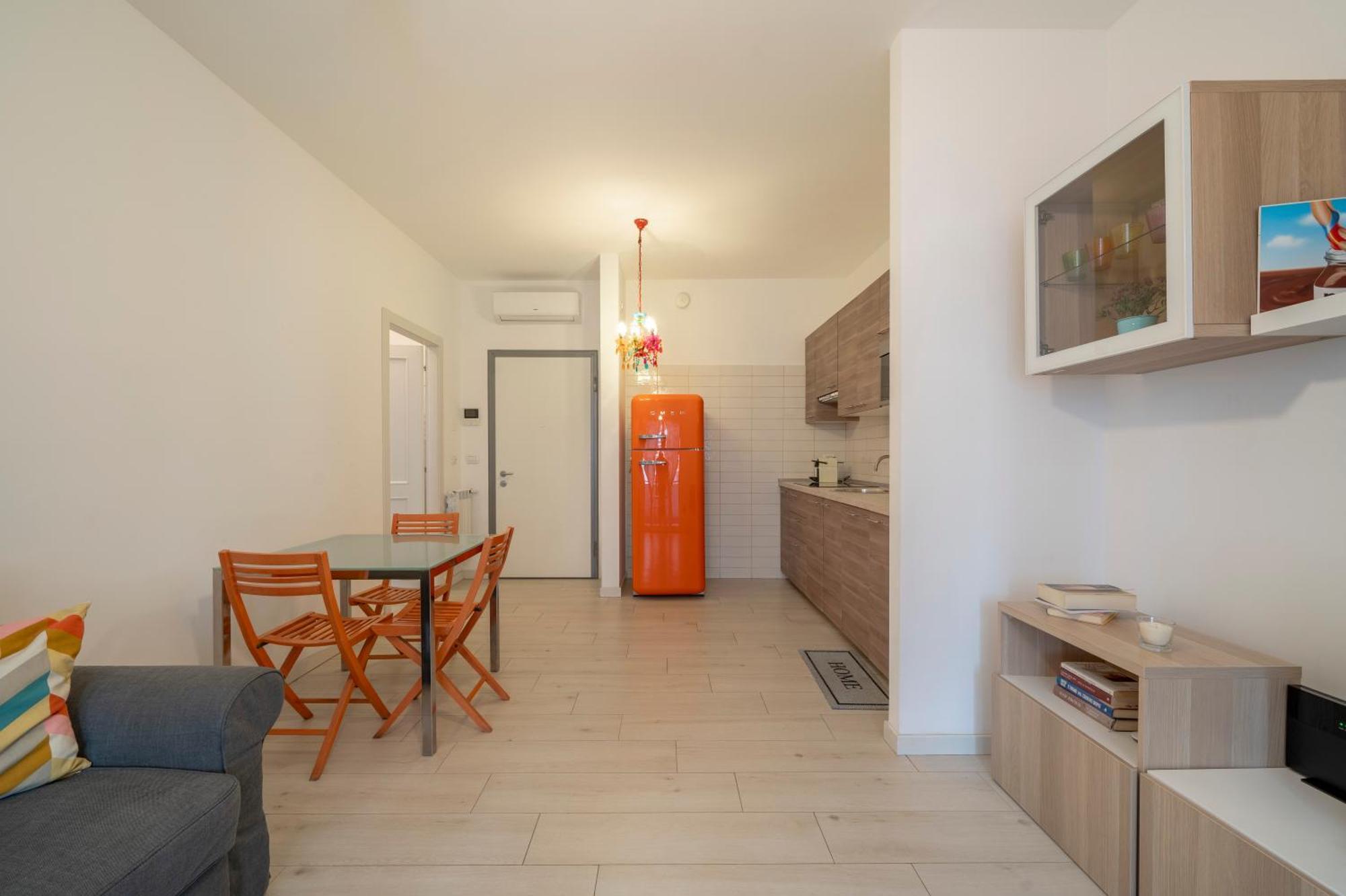 Orange - Bhome Milán