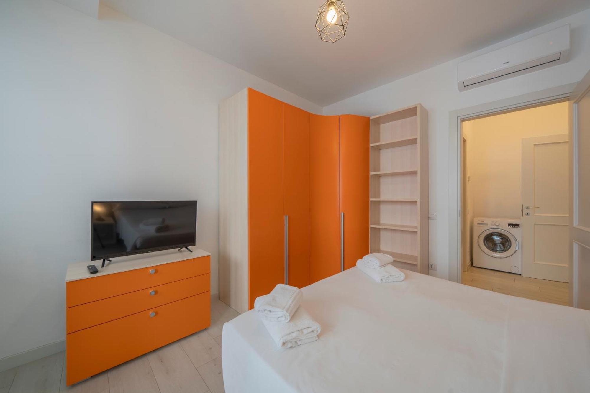 Orange - Bhome Milán